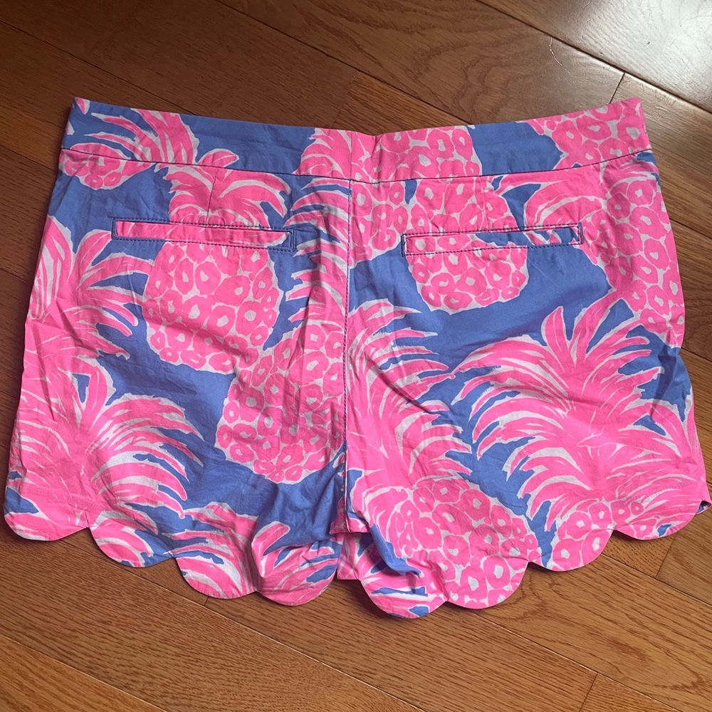 Lilly Pulitzer shorts size 4 - Picture 3 of 3
